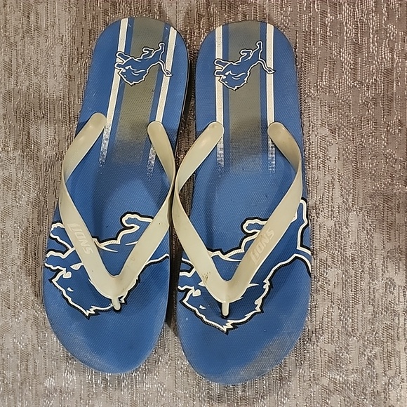 Detroit Lions flip flops. - Picture 3 of 5